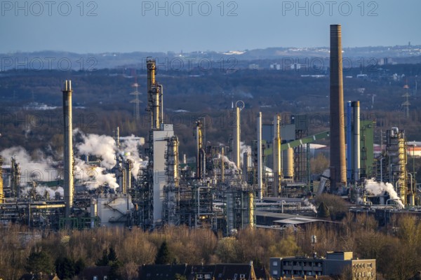 Ruhr Öl GmbH, BP Gelsenkirchen refinery, in GE-Horst, production of products from mineral oil,