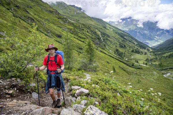 Mountaineers in Mullitztal, ascent to Lasörlinghütte from Virgental, Lasörlinggruppe, Hohe Tauern,