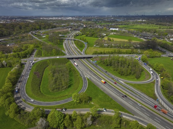 Duisburg, North Rhine-Westphalia, Germany, Ruhr area landscape at the Kaiserberg motorway junction,