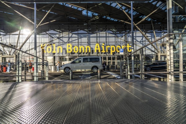Taxi in front of the entrance to Terminal 2 at Cologne-Bonn Airport, CGN, North Rhine-Westphalia,
