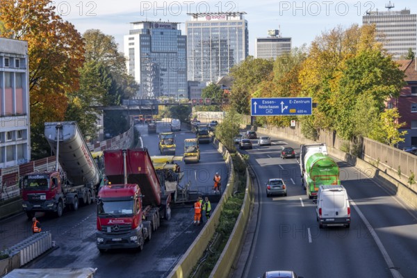 New whisper asphalt surface for the A40 motorway, in the city of Essen, direction Dortmund, 95, 000