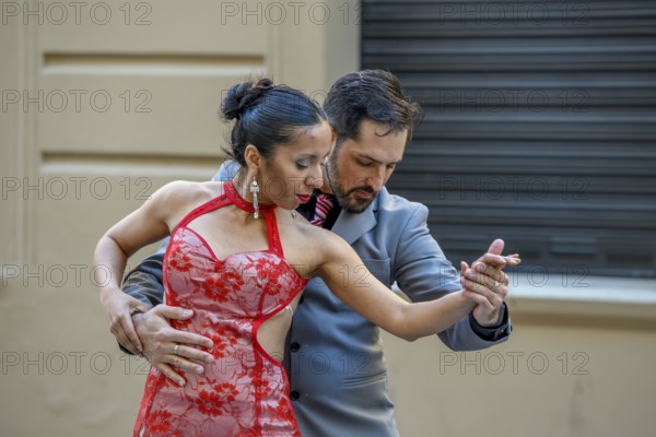 Tango dancer, street tango, near Plaza Dorrego, San Telmo district, Buenos Aires, Argentina, South