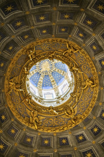 Interior of colorful marble decoration, Siena Cathedral or Cattedrale di Santa Maria Assunta,