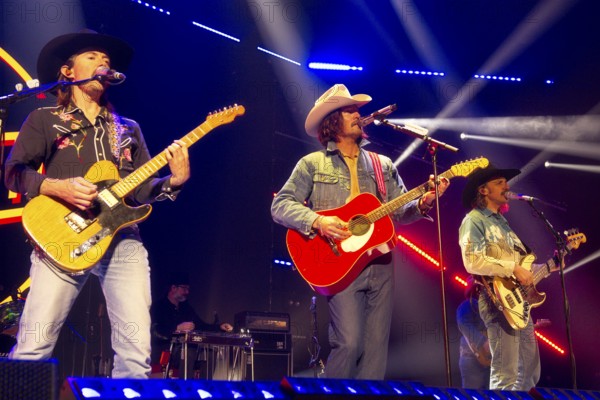 Jess Carson (guitar, vocals), Mark Wystrach (vocals, guitar), Cameron Duddy (bass, MIDLAND, Uber