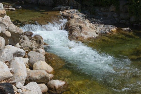 Clear water flows over rocks in a small, natural river, Piscina natural, natural pool, Garganta