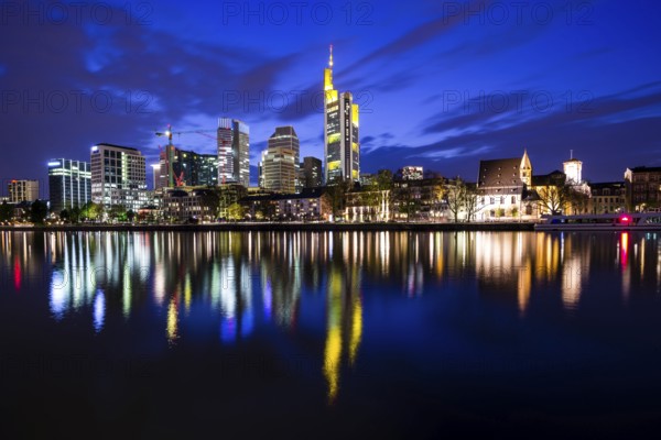 Skyline and banking district after sunset, Daemmerung, Tower 185, Commerzbank, HelaBa, Hessische