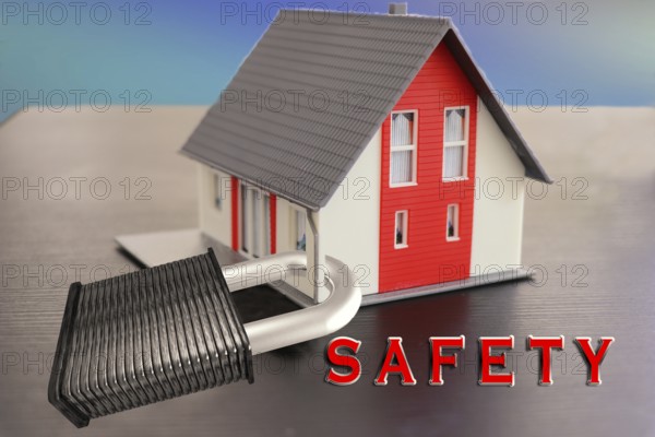 Symbolic image, security, lock, burglary, theft, robbery, liability insurance, household contents