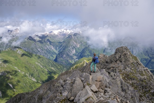 Hiker on the Lasörling, Lasörling High Trail, Lasörling Group, Hohe Tauern National Park, East