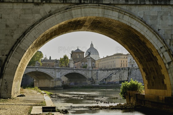Angels' Bridge over the Tiber, behind the cathedral, St Peter's, St Peter's Basilica, Vatican,