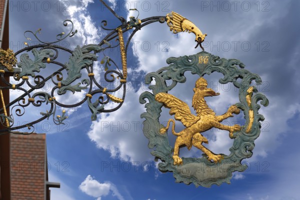 Historic nose sign from around 1900 at the former Gasthof Zum Greifen, Dr.-Martin-Luther-Straße 7,