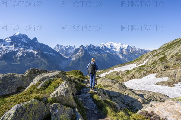 Mountaineers on a hiking trail in front of a mountain panorama, view of mountain peaks Grandes