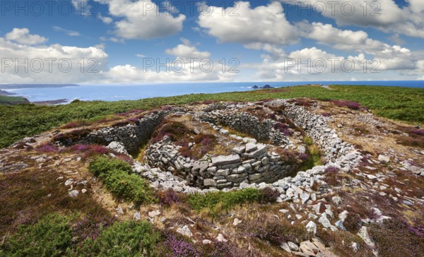 Ballowall Barrow prehistoric chambered tomb, Carn Gluze, Ballowall Common, near St Just in