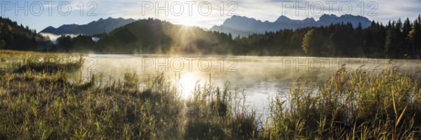 Geroldsee, behind it the Karwendel Mountains, Werdenfelser Land, Upper Bavaria, Bavaria, Germany,