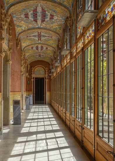 Interior view of the hall and corridors in the main building in the Hospital de la Santa Creu i