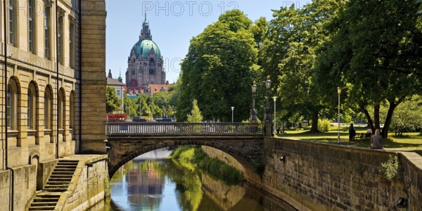 Castle Bridge with the River Leine and the New Town Hall, State Capital Hannover, Lower Saxony,