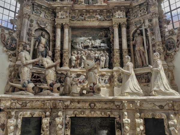 Epitaph, alabaster tomb, praying group of figures, Morizkirche, Evangelical Lutheran Town Church of