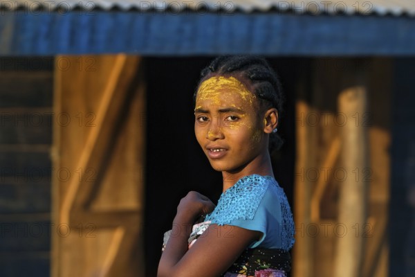 Malagasy girl with sun protection mask made from Musiro root at Begidro near Ankiliroroka, Belo sur