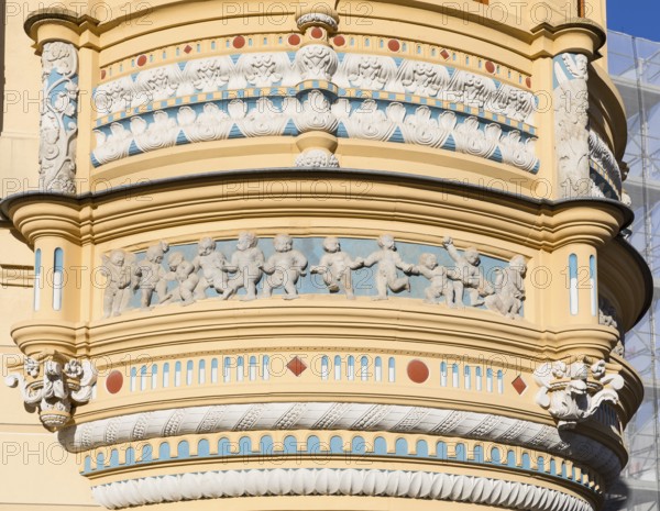 Heinrich-Schütz-Haus with oriel Neumarkt corner Frauenstrasse, so-called children's frieze,