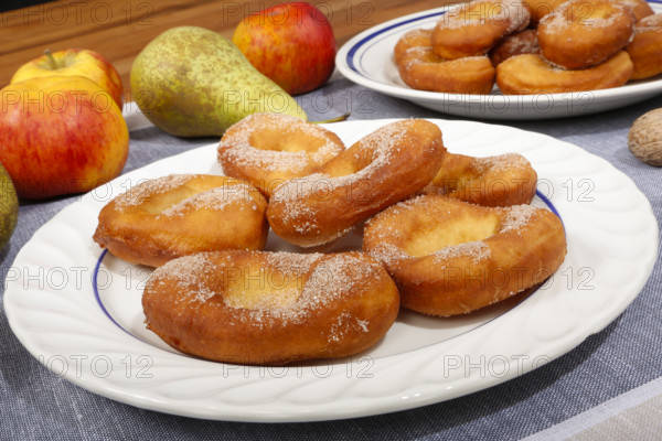 Swabian cuisine, harvest cakes, dessert, dessert, fat baked goods, doughnuts, fried food, lard