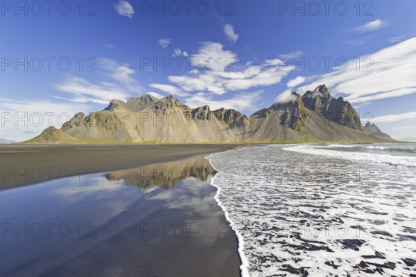 Vestrahorn, Vesturhorn, scree mountain made of gabbro and granophyre rocks, part of the Klifatindur