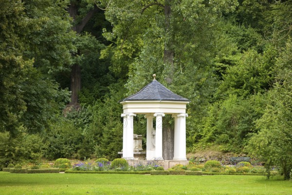 Tiefurt is the former place of the muses of Weimar court society. From 1781, the rural estate was