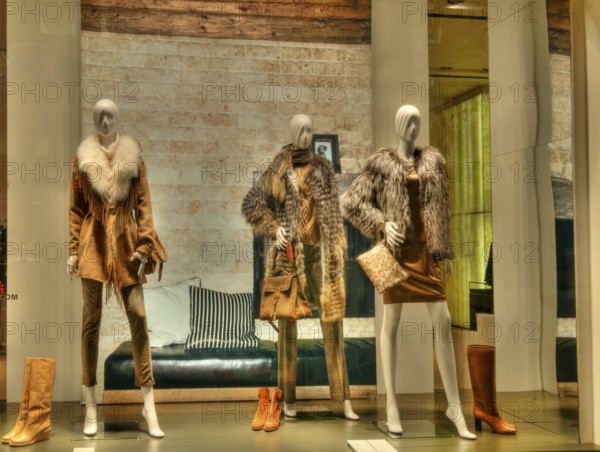 Shop windows, fashion, trends, autumn fashion, winter fashion, shopping, retail, lingerie,