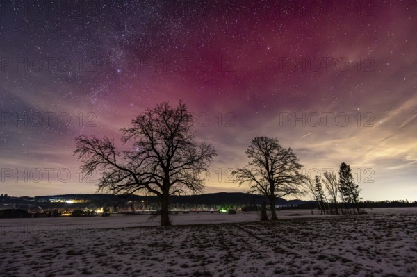 Northern Lights, Aurora borealis, Stable auroral red arc (SAR Arc), violet, pink, red, hut, stars,
