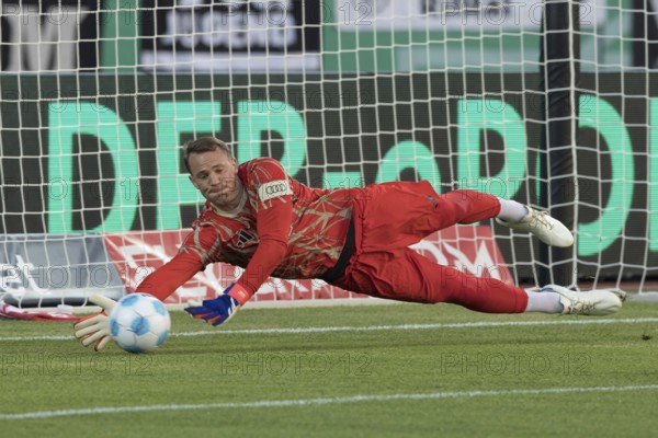 Football match, captain and goalkeeper Manuel NEUER FC Bayern Munich in front of the match during