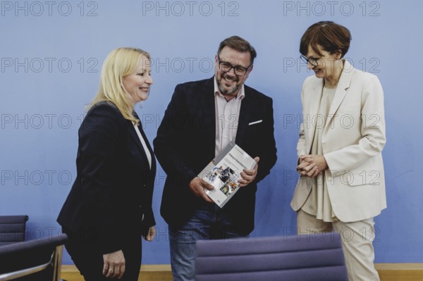 (L-R) Christine Streichert-Clivot, Minister of Education and Culture of the Saarland, Kai Maaz,