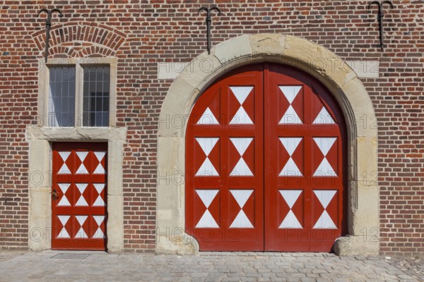 Historic moated castle, Renaissance Raesfeld Castle, façade with one Tor tor and one door, Freiheit