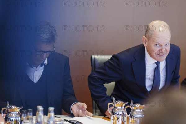 From right: Olaf Scholz (SPD), Federal Chancellor and Robert Habeck (Alliance 90/The Greens),
