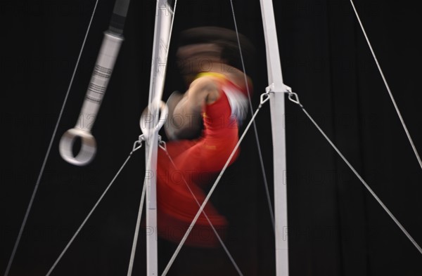 Gymnastics, artistic gymnastics, gymnasts, men, feature, movement, movement effect, wipe effect,