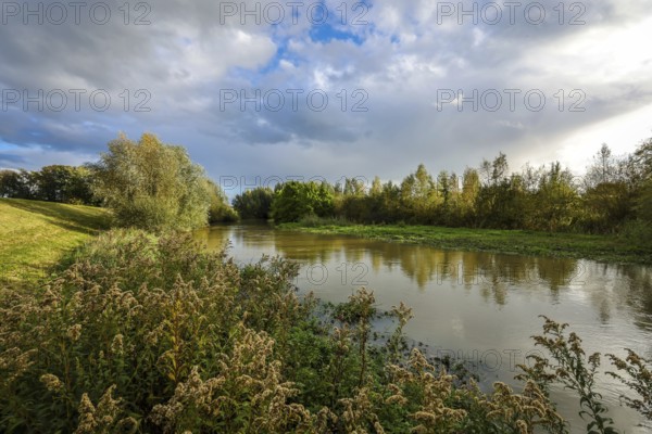 Bergkamen, Ruhr area, North Rhine-Westphalia, Germany, autumn landscape on the Seseke. The