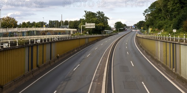 Empty A 40 motorway, full closure due to construction work until November 2024, Bochum, North