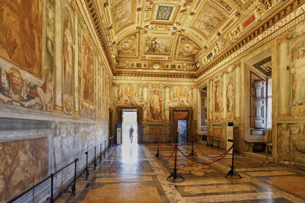 Ceiling painting and golden wall decorations in the Sala Paolina, Pope's chamber, Castel Sant