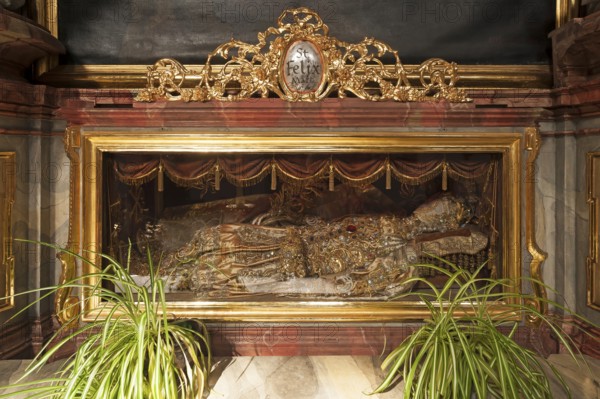 Richly beaded relic of the Mattyrian and St Felix in a reliquary, St Andreas, St Mang Church,