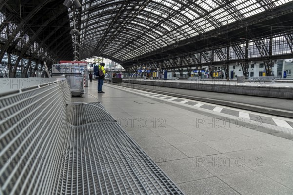 3-day strike by the railway union GDL, only very few local and long-distance trains run, empty