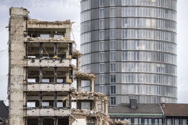 Demolition of the former RWE building complex, in the city centre, on the A40 motorway in Essen,