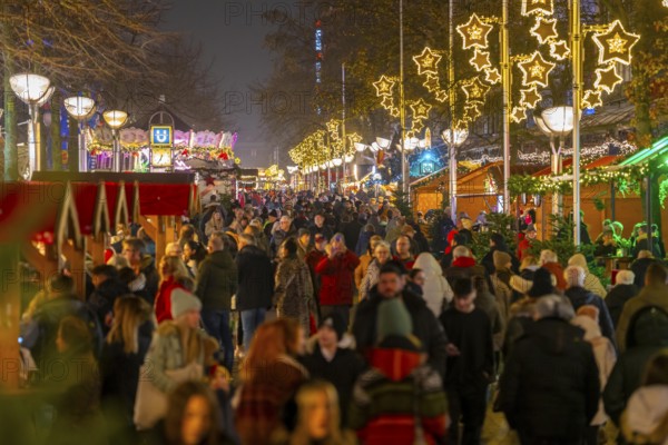 Christmas market on Königsstraße in the city centre of Duisburg, pre-Christmas season, Christmas