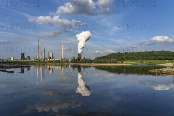 Industrial backdrop of the ThyssenKrupp Steel steelworks in Bruckhausen, on the Rhine, Schwelgern