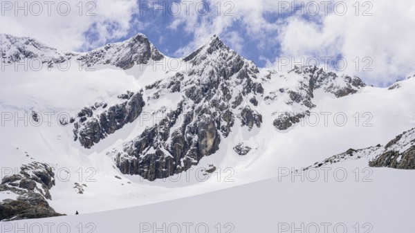 Glaciar Vinciguerra, Ushuaia, Tierra del Fuego Province, Argentinien, Verschneite Berggipfel ragen
