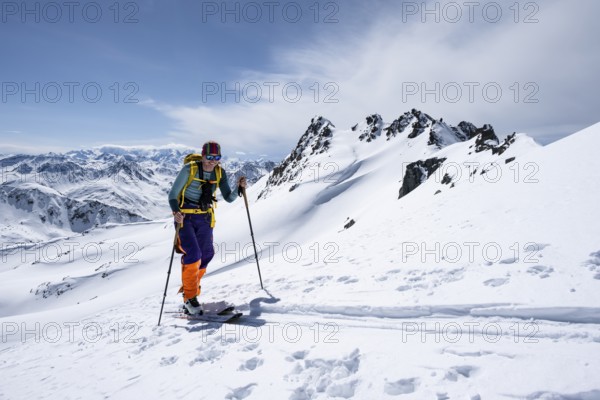 Ski tourers on the Graubünden Haute Route, ascent to the Scalettahorn, snow-covered mountains,