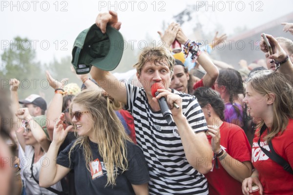 Beat Schmutz, singer of the band Schmutzki on the beach in front of the Becks Beach Stage at the