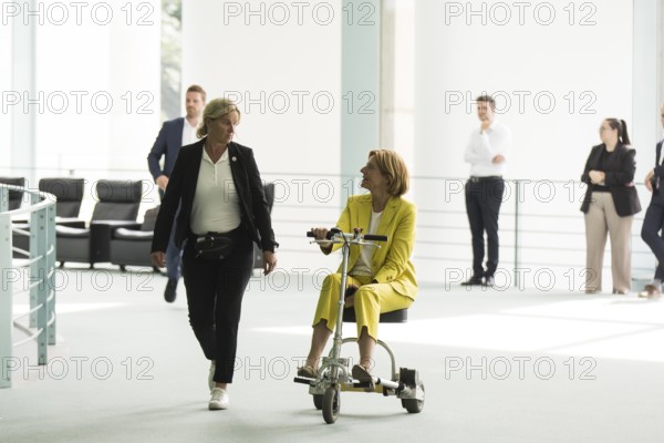 Malu Dreyer (Minister-President of Rhineland-Palatinate, SPD) with an electric car on her way to