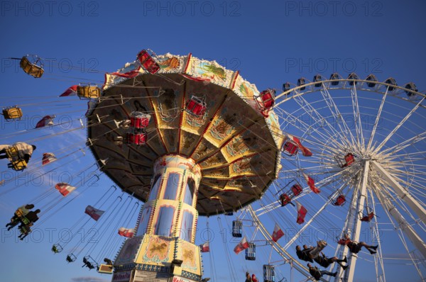Ferris wheel, Europa Rad, chain carousel, Cannstatter Wellenflug, rides, movement, movement effect,
