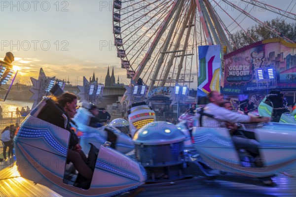 Deutz funfair on the Rhine, at Easter, funfair, break-dancer ride, Ferris wheel, Cologne Cathedral,