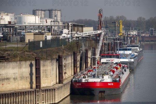 Duisport, Ruhrort harbour, oil island, TanQuid tank farm, for mineral oil products, chemical
