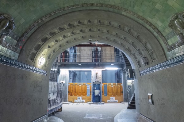 Old Elbe Tunnel, history, city history, sight, attraction, building, architecture, tourism,