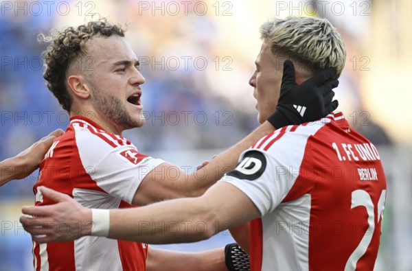 Goal celebration Benedict Hollerbach 1. FC Union Berlin FCU (16) Tim Skarke 1. FC Union Berlin FCU