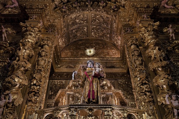 Interior view, altar with patron saint Anthony and baby Jesus, Igreja de Santo António church,